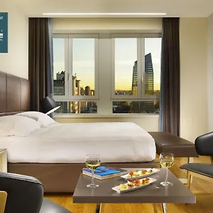 Century 4*, Milano İtalya