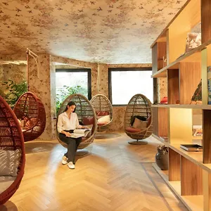Qc Porta Romana 4*, Milano İtalya